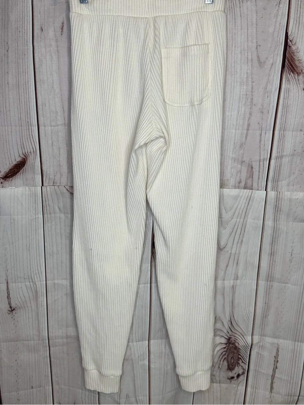 ALO Yoga Muse Sweatpants in Ivory